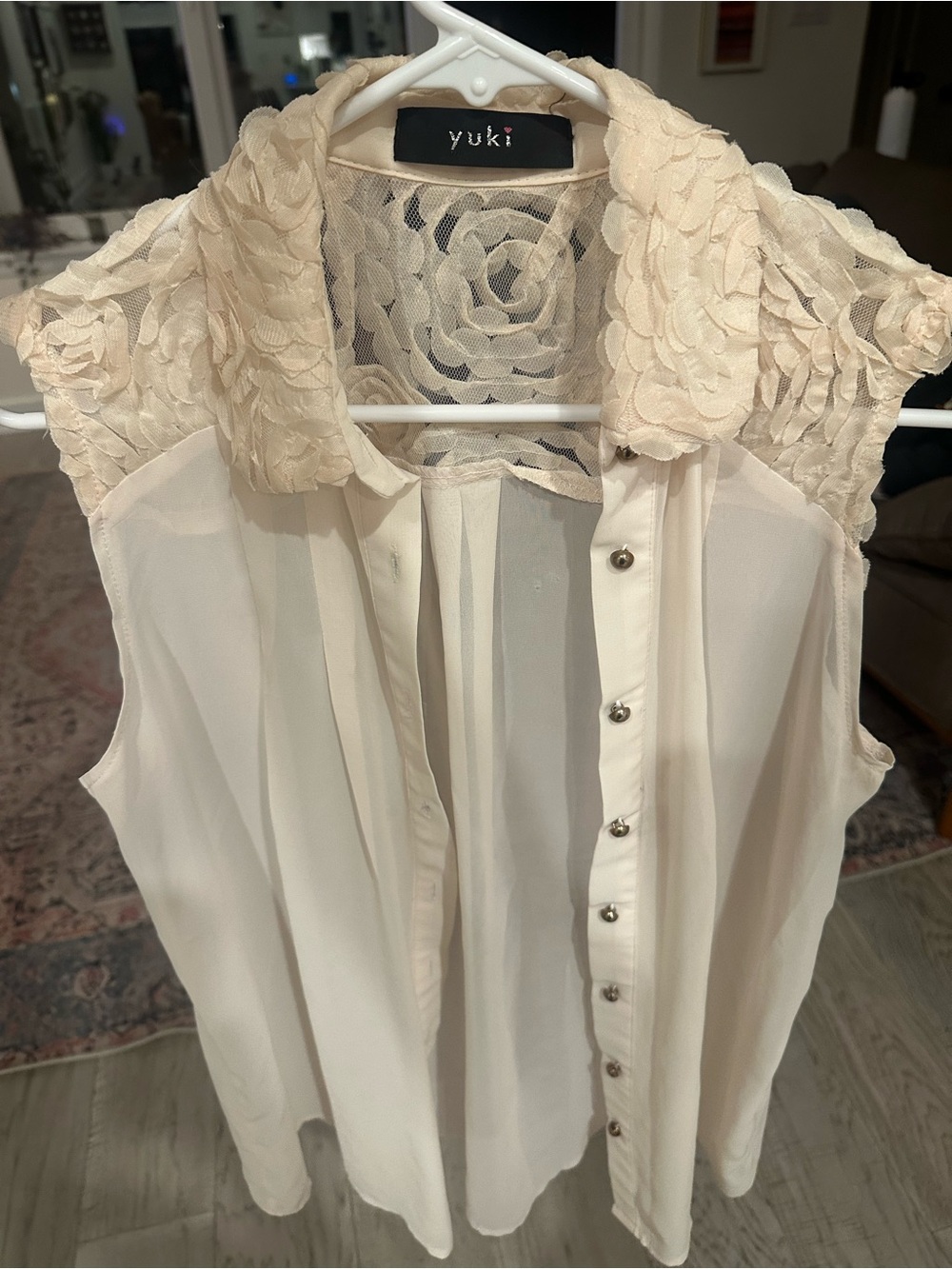 Yuki Cream Lace Collar Sleeveless Button-Front Blouse - vintage, L/ XL